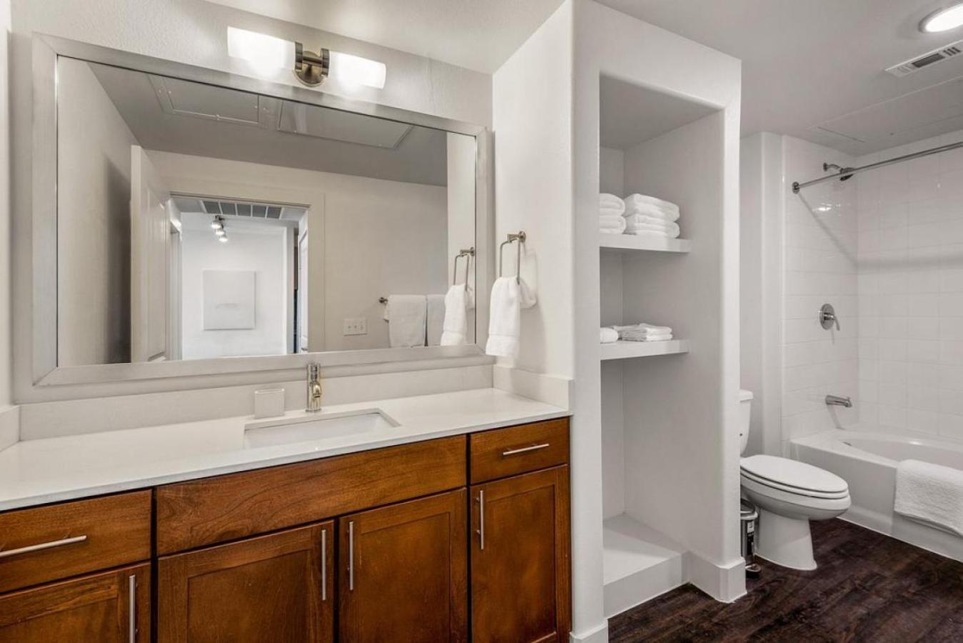 Apartment Landing At The At Midtown - 1 Bedroom In Northeast Dallas